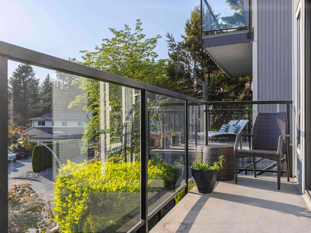 listing image 1100637381505819196