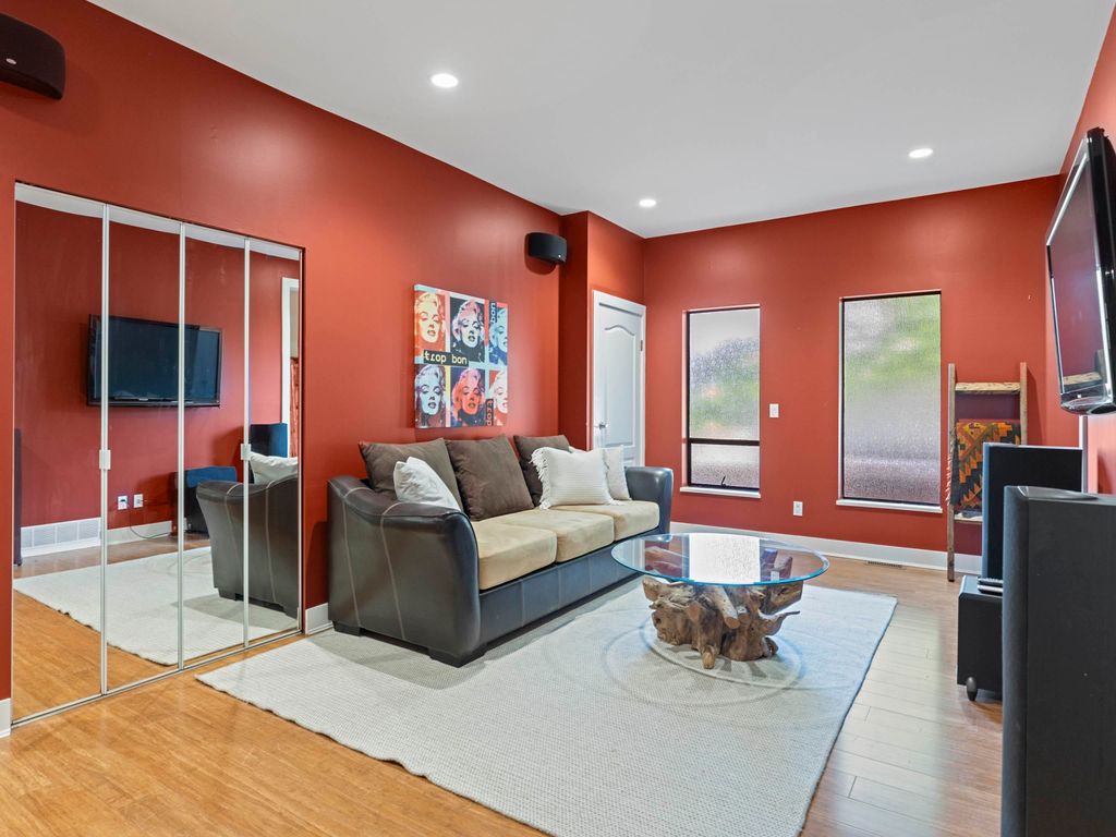 listing image 1103270953354419007