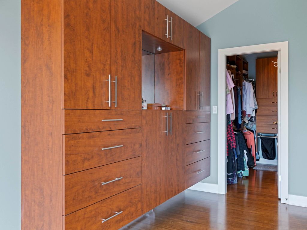 listing image 1108150350300268860
