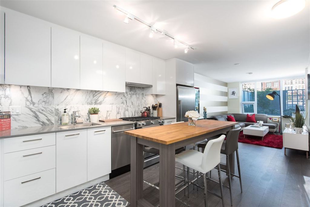 listing image 1102716703630947580