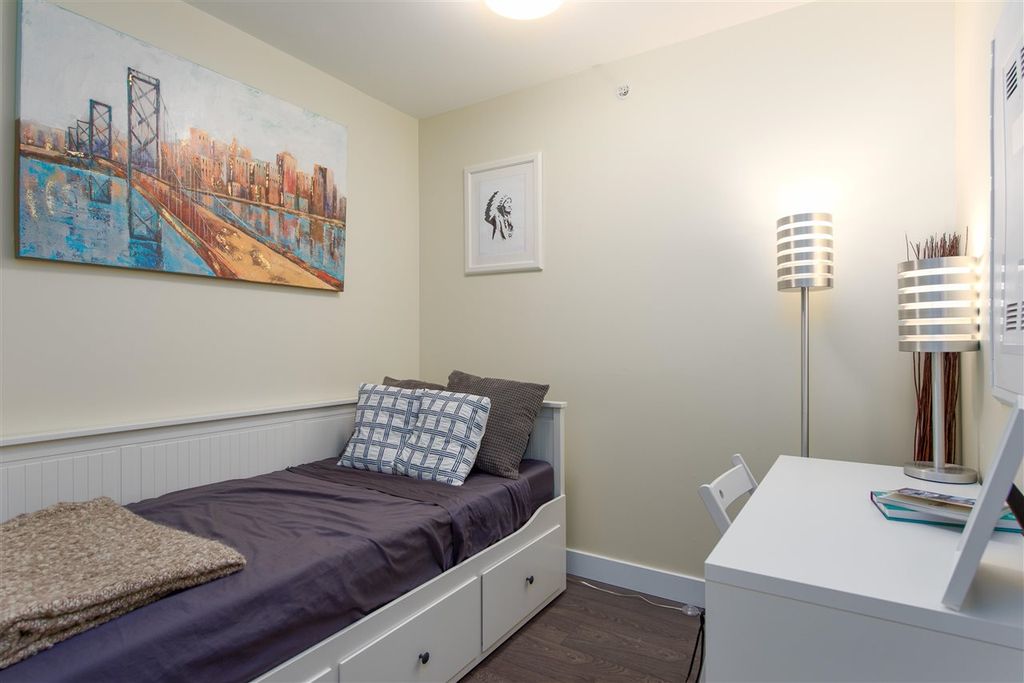 listing image 1104018651492806365