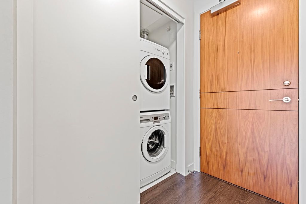 listing image 1106083413543475453