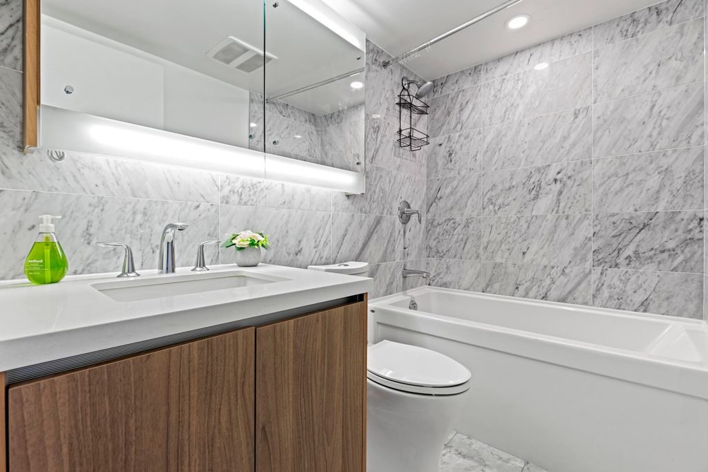 listing image 1105193524732813158