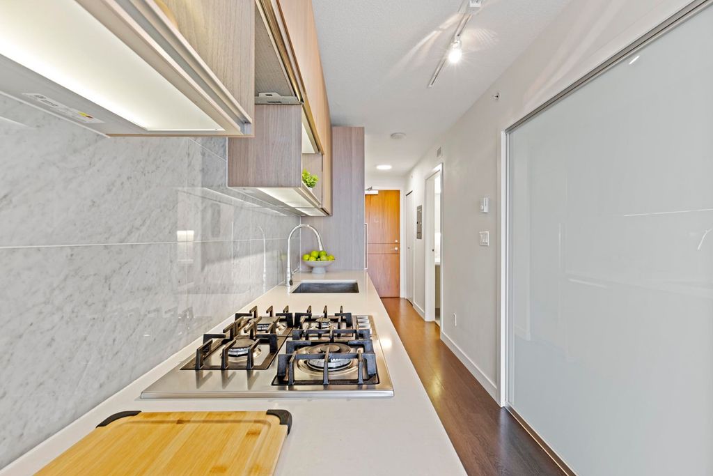 listing image 1106371402148178717