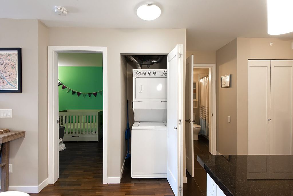 listing image 1105980913914959873