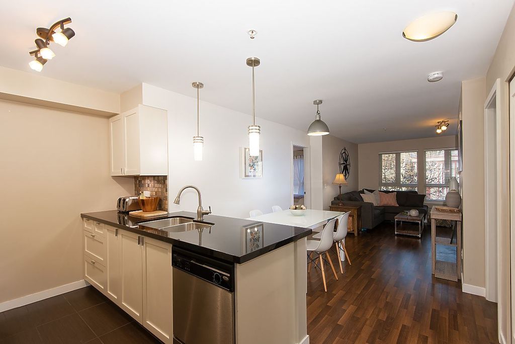 listing image 1101415600178185725