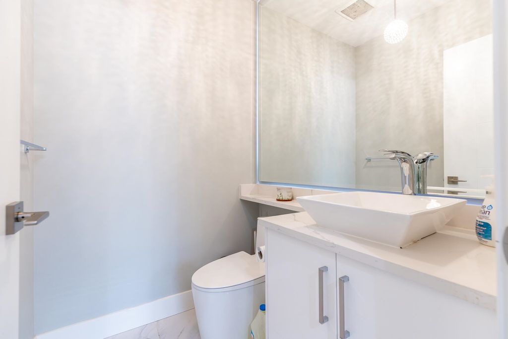 listing image 1106092557307833752