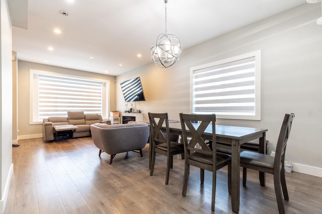 listing image 1102036613717041351