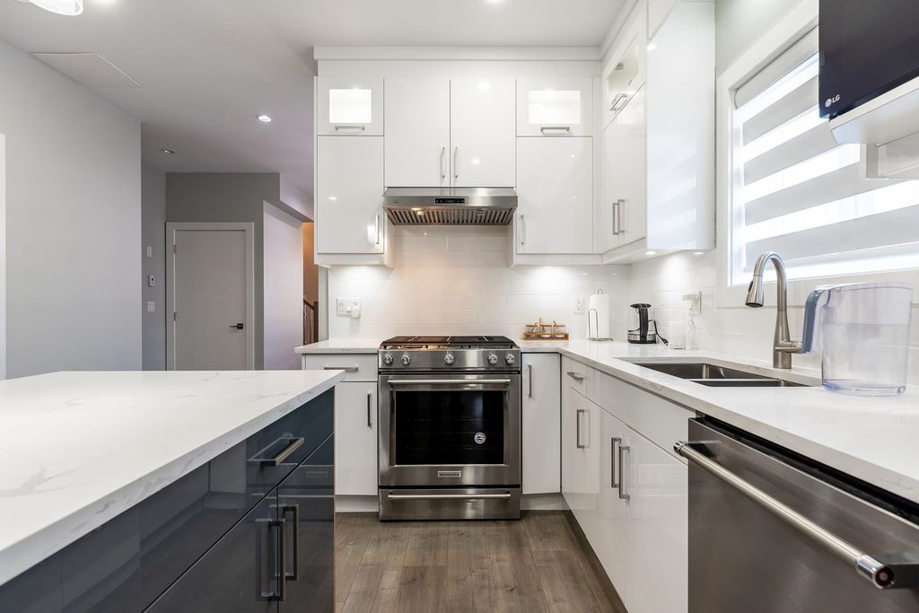 listing image 1100457615780200372