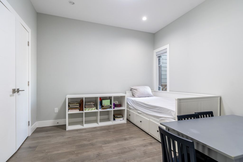 listing image 1103888629336275364