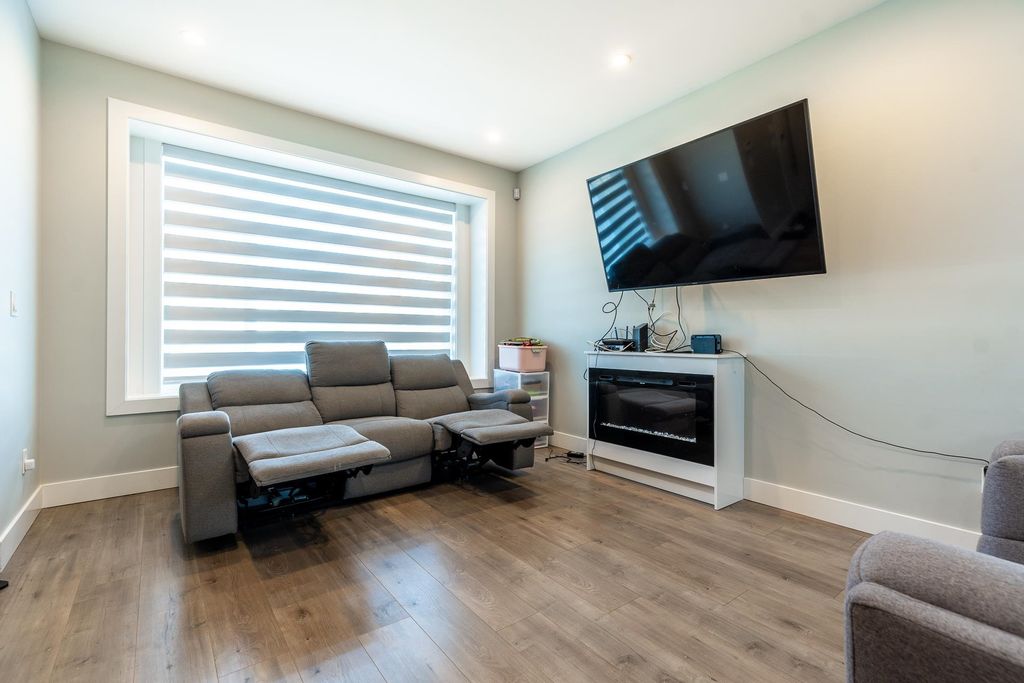 listing image 1105973196836249565