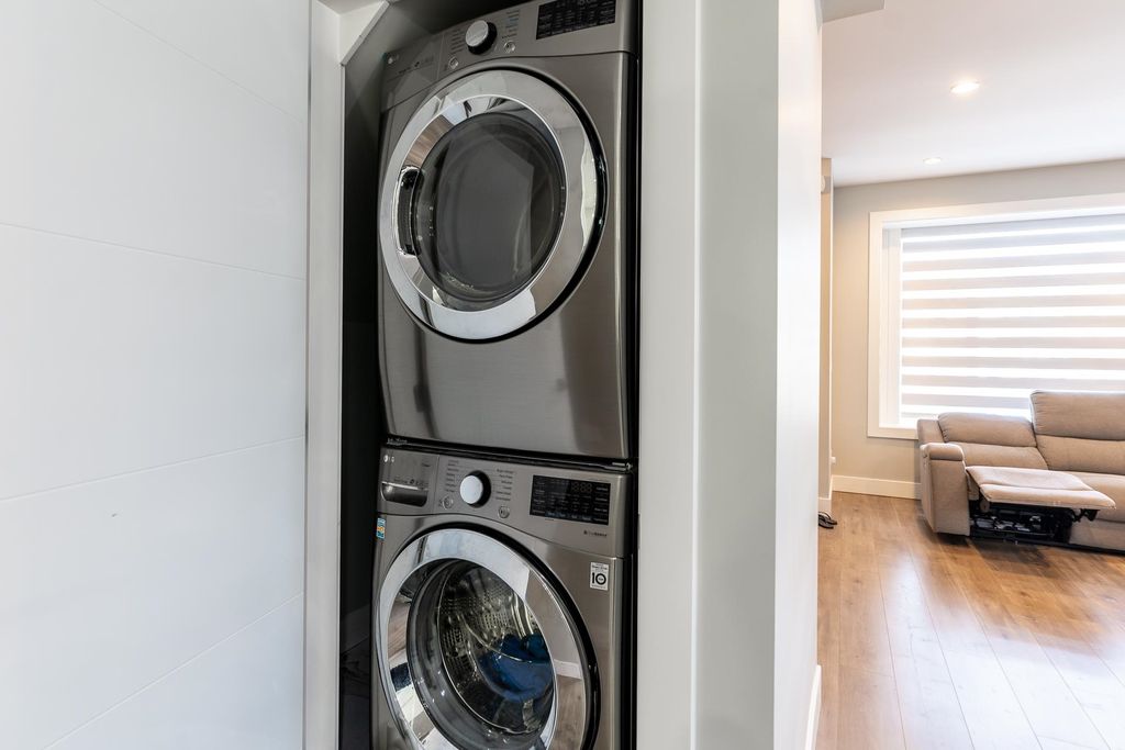 listing image 1105172111358833586