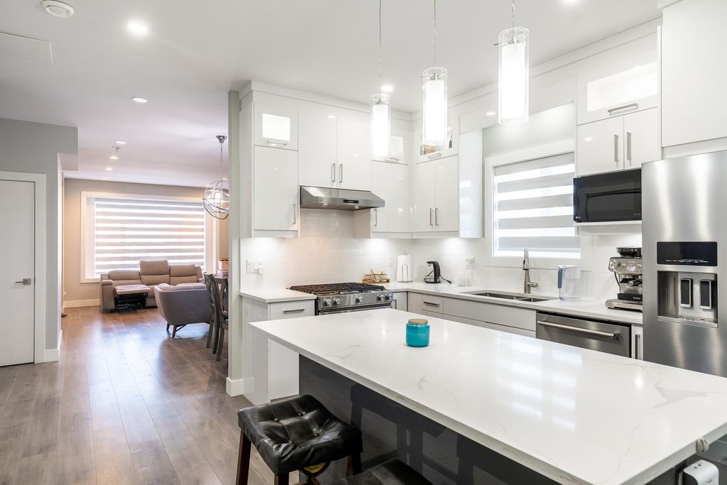 listing image 1105001698023150275