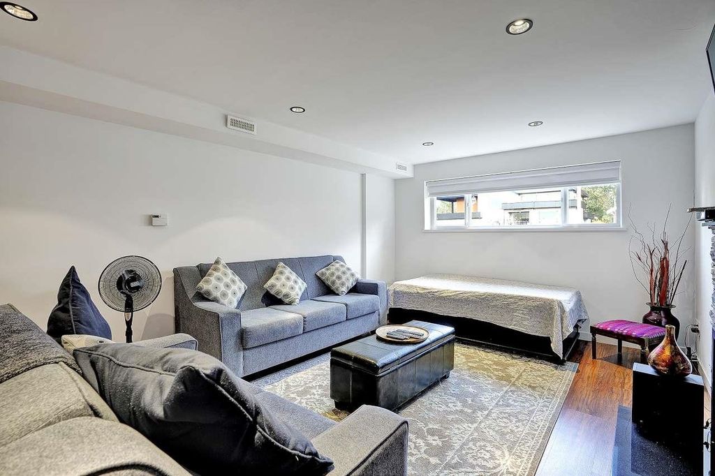 listing image 1109905663170428016