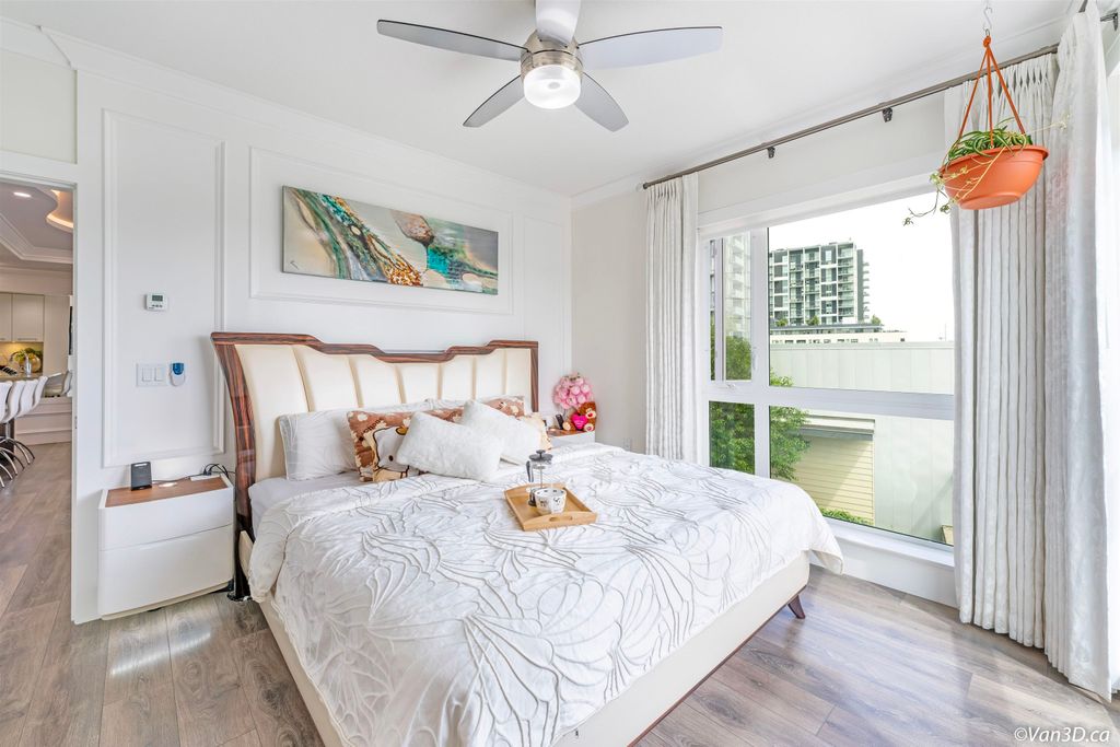 listing image 1102087687072836600