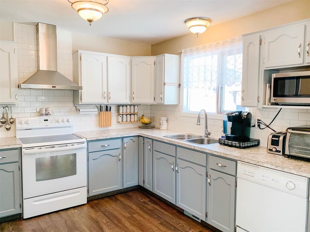 listing image 1106518091599258674