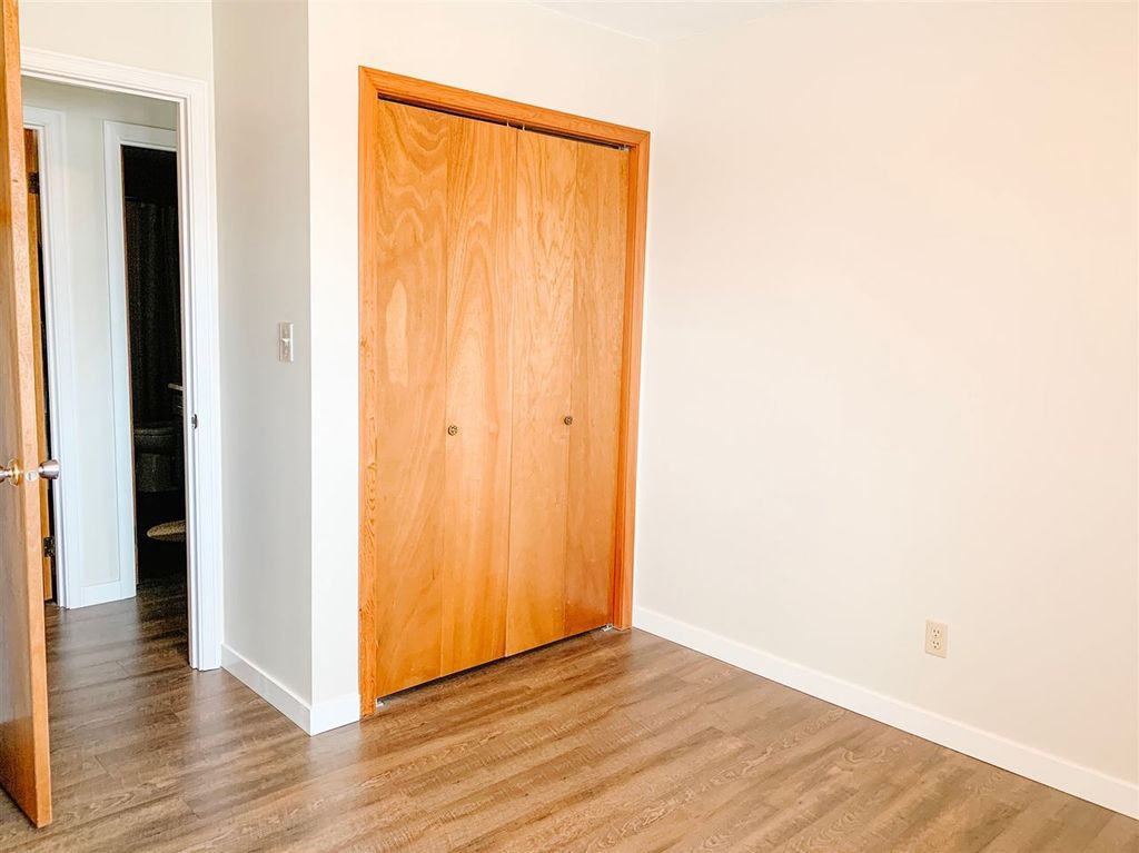 listing image 1108641642740621955