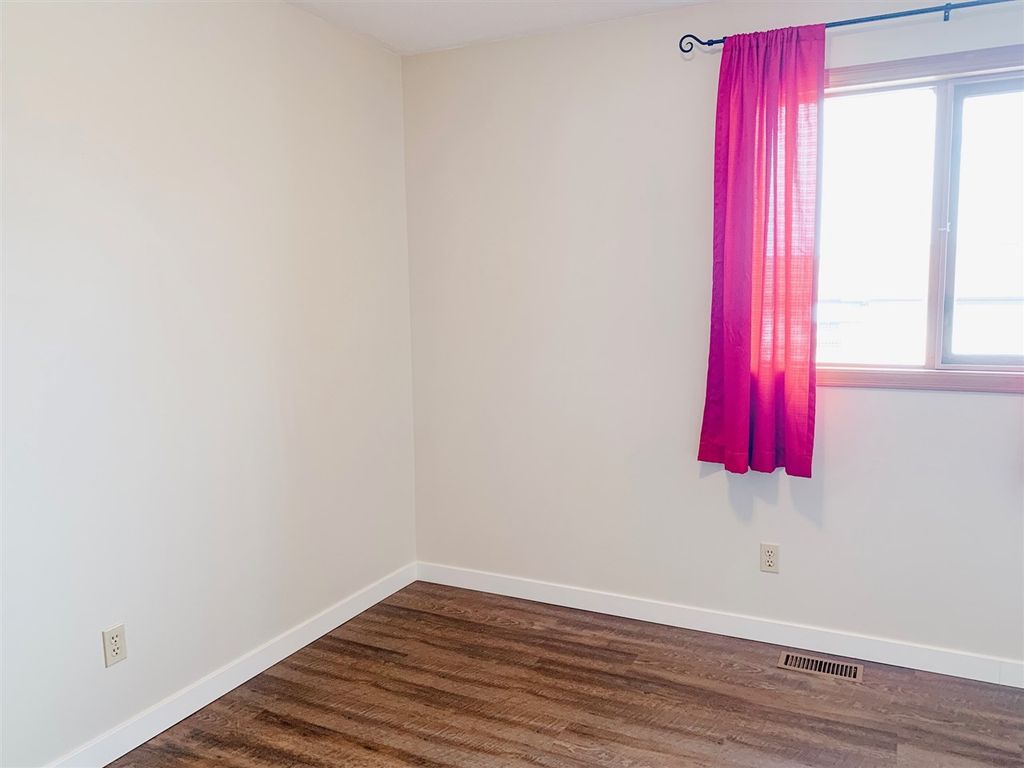 listing image 1103281814488220418
