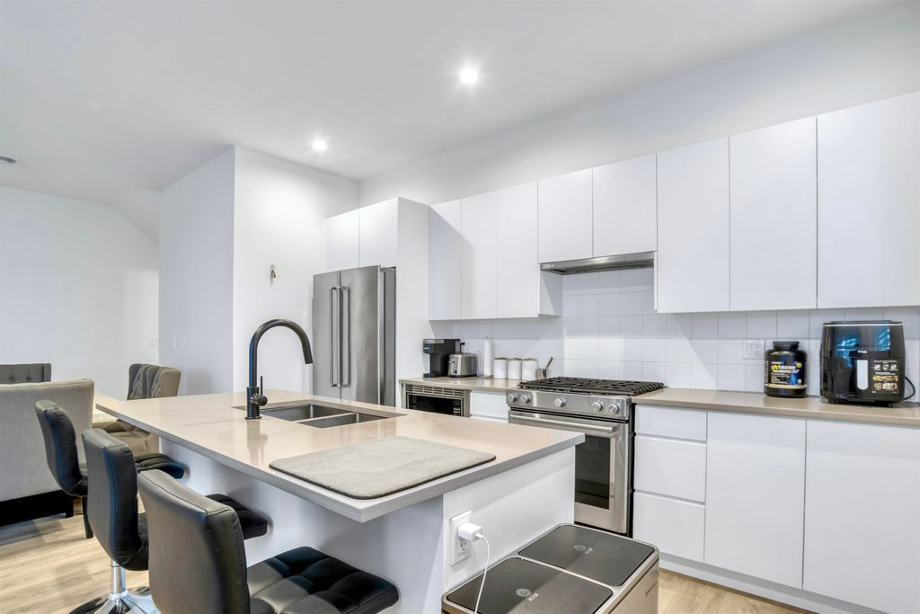 listing image 1103520488749839710