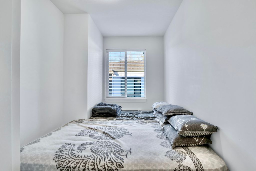 listing image 1102991624058072463