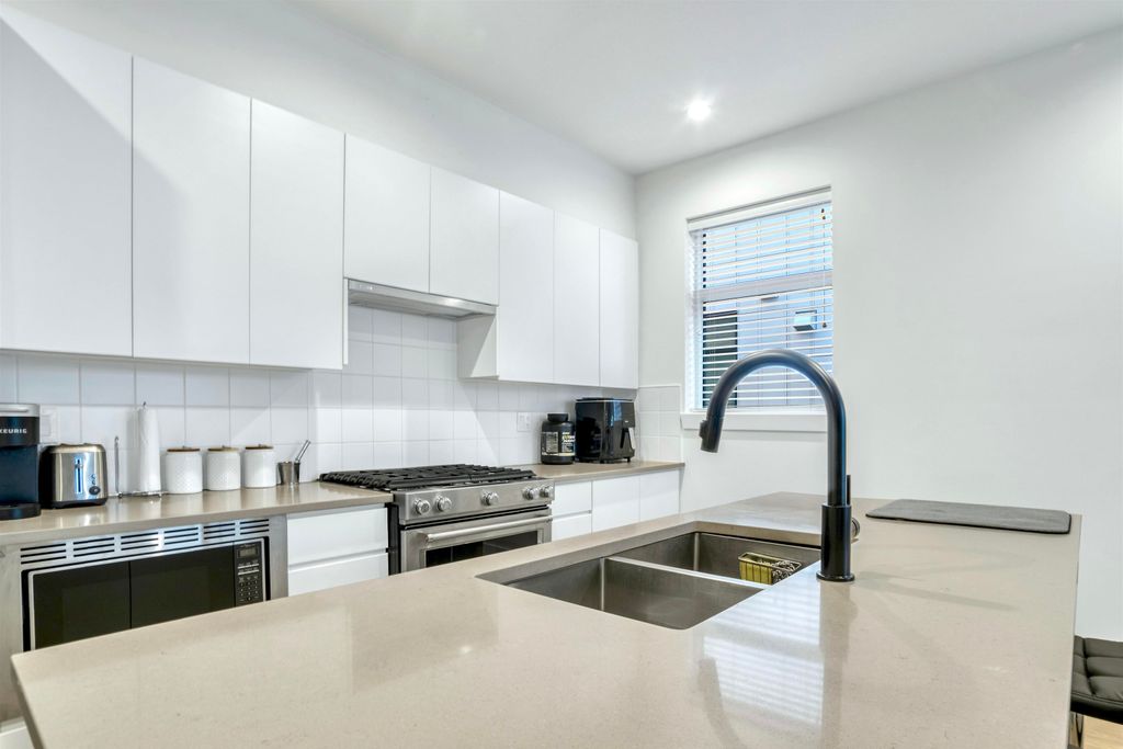 listing image 1103990886729290520