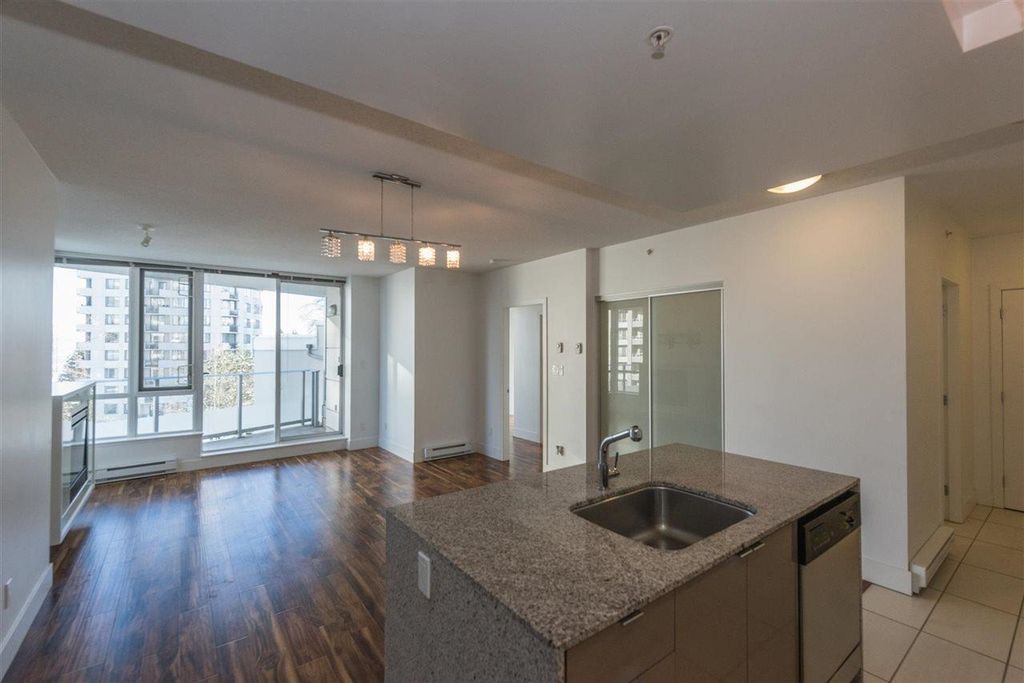 listing image 1102921235436385257