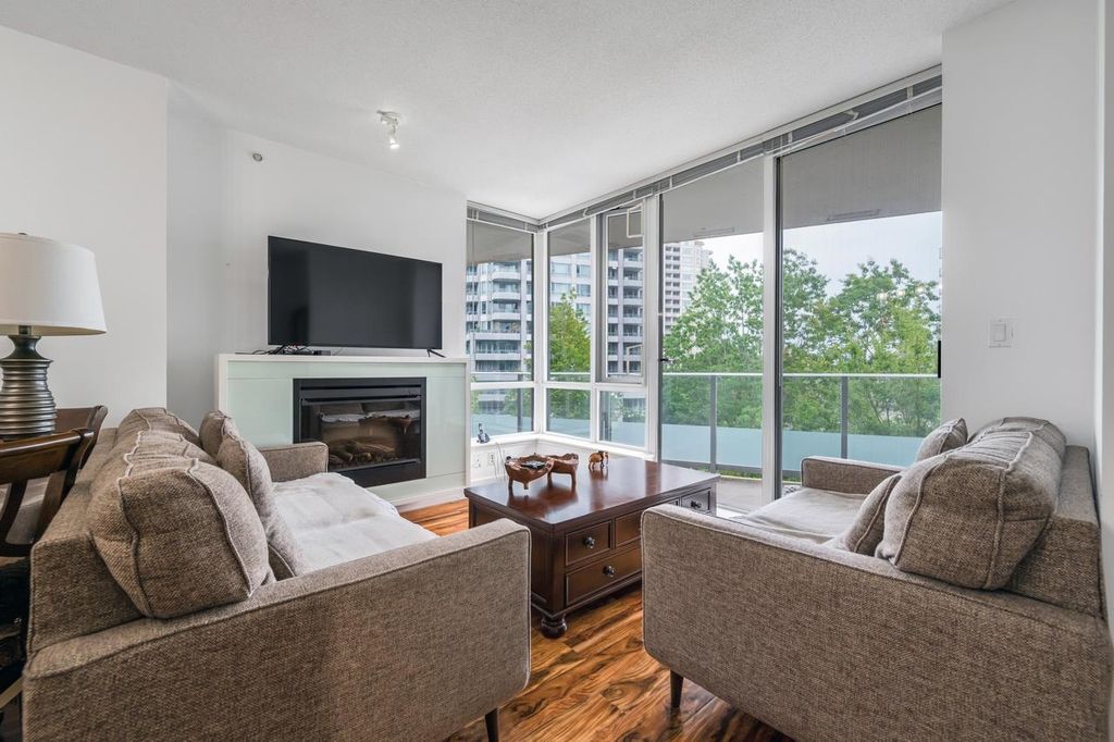 listing image 1105714566639594909