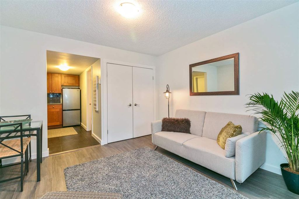 listing image 1106872753541759590