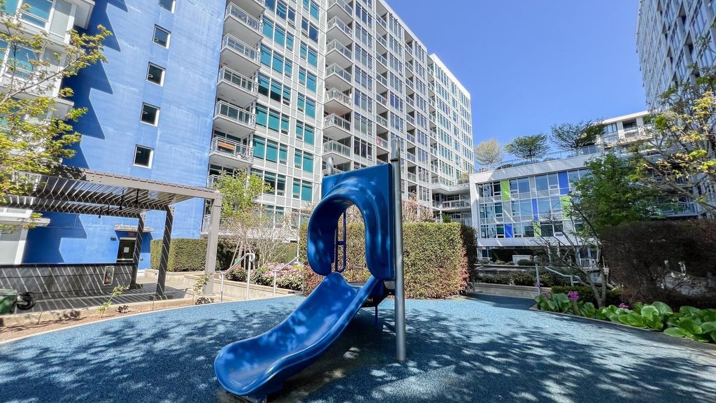 listing image 1101115544569472244