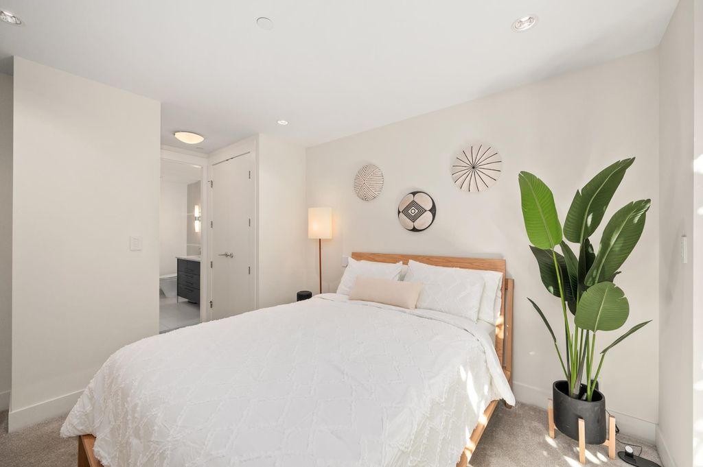 listing image 1105745132374887569