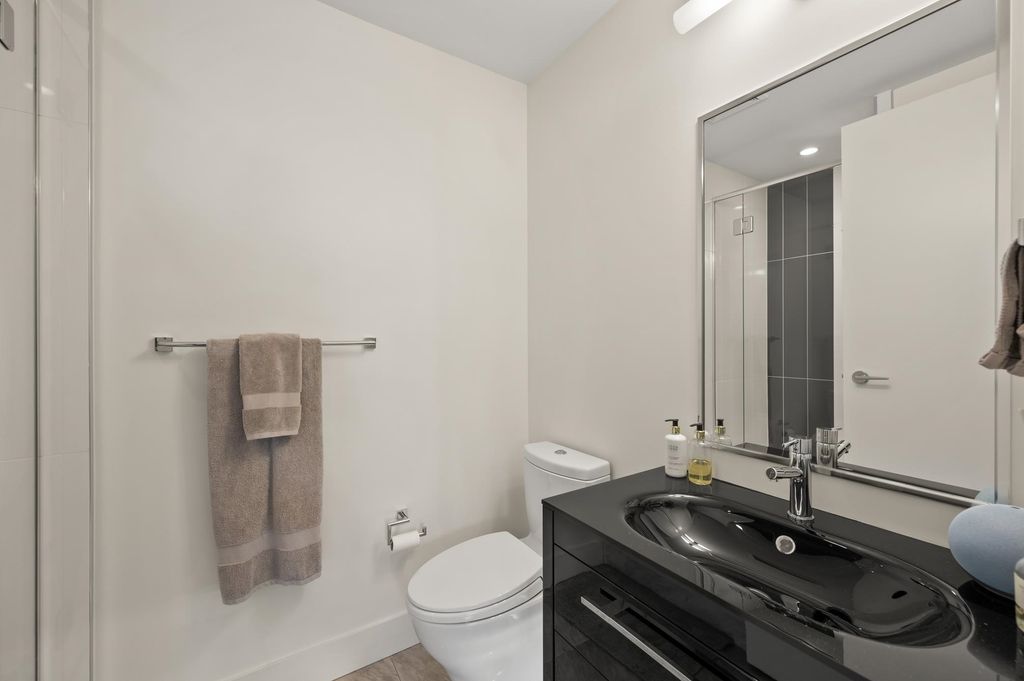 listing image 1102077151211759885