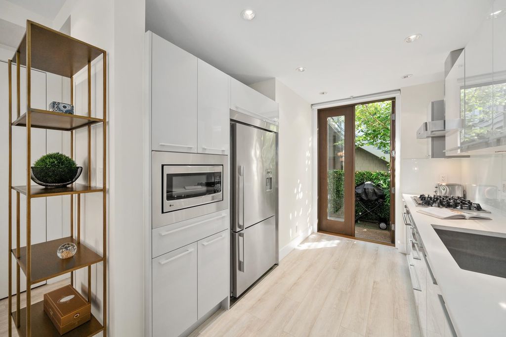 listing image 1107103151477138858