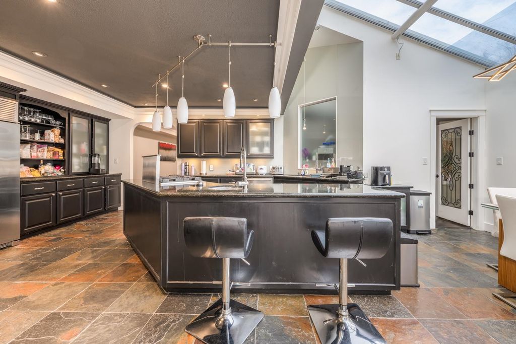 listing image 1101497254097743224
