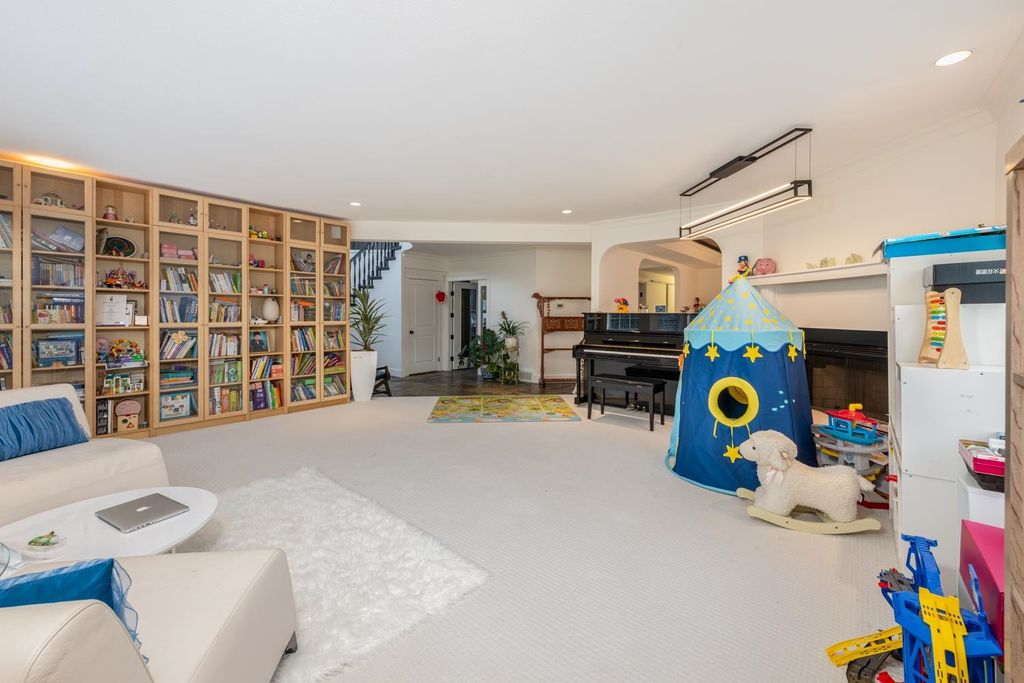 listing image 1108332275188992989