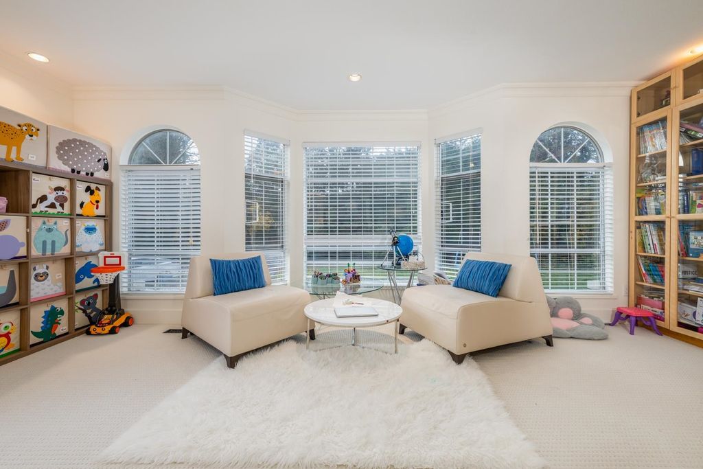listing image 1109436781438115854