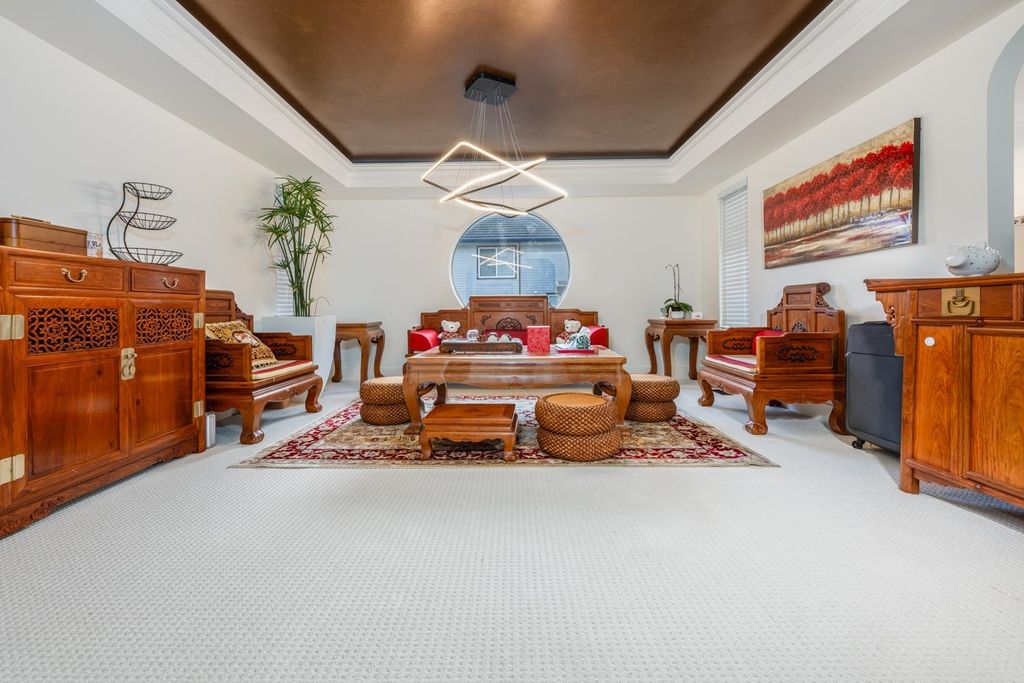listing image 1109410464359300775