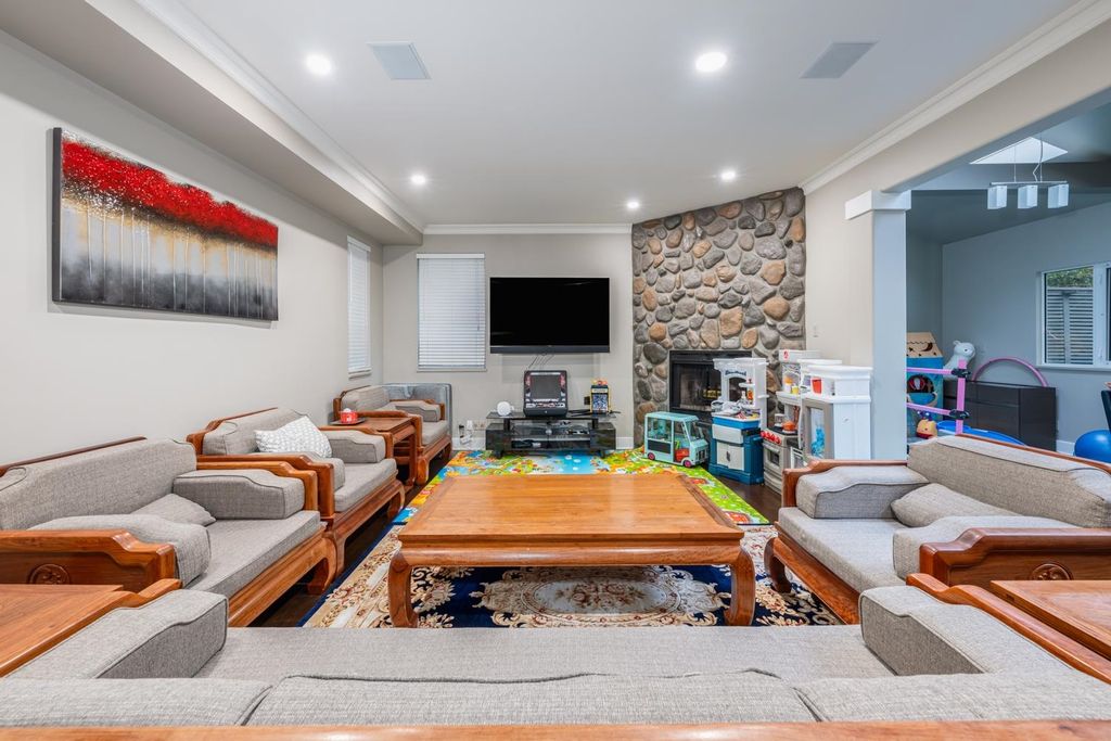 listing image 1106836575704593982