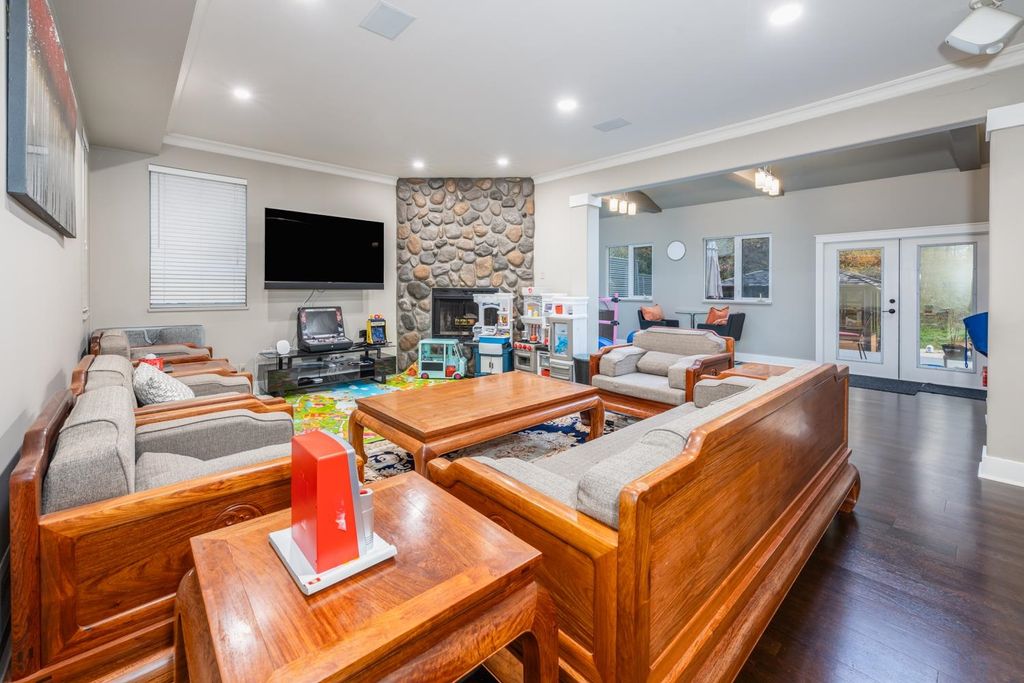 listing image 1104327062757036348