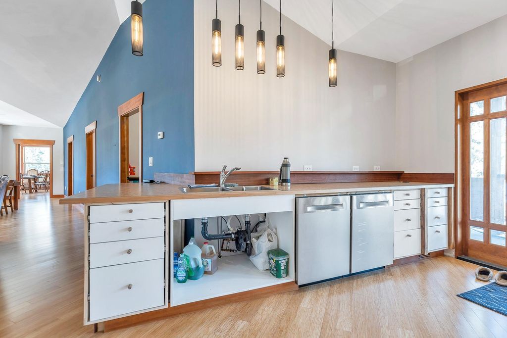 listing image 1106305585914722320