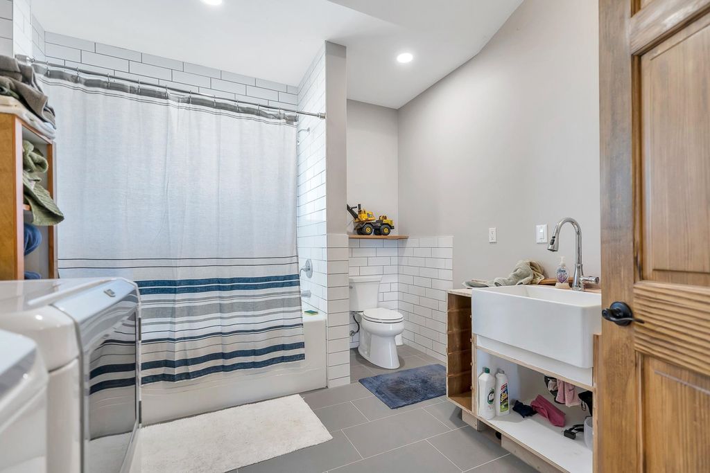 listing image 1105243968108791995