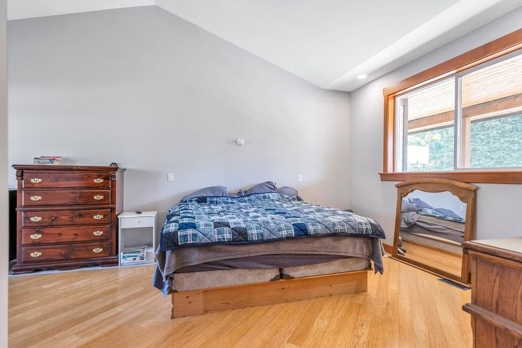 listing image 1106579683697381604