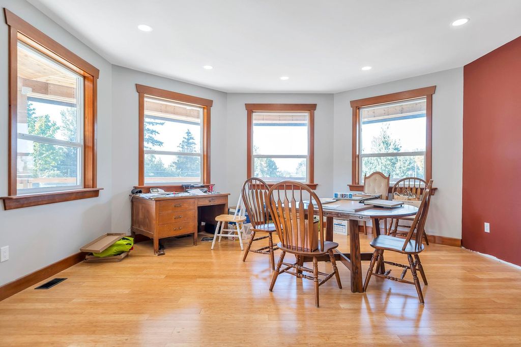 listing image 1101727520683752447
