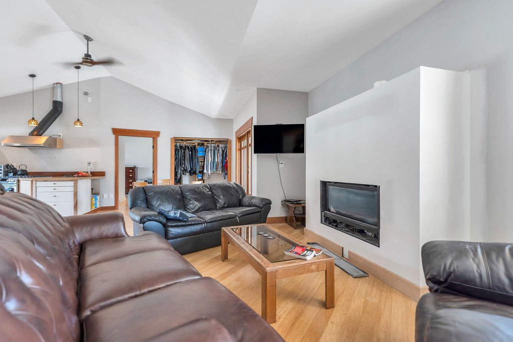 listing image 1109602013447160058