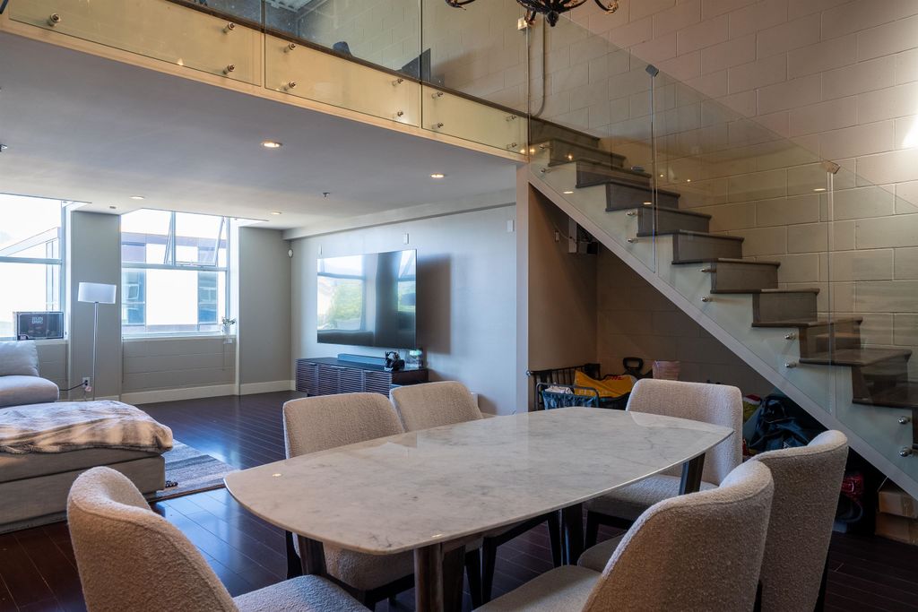 listing image 1103482752343833891
