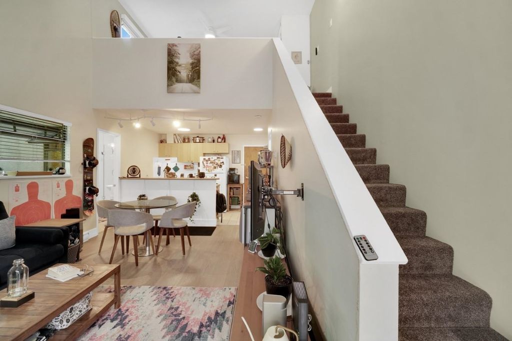 listing image 1106561537847549812