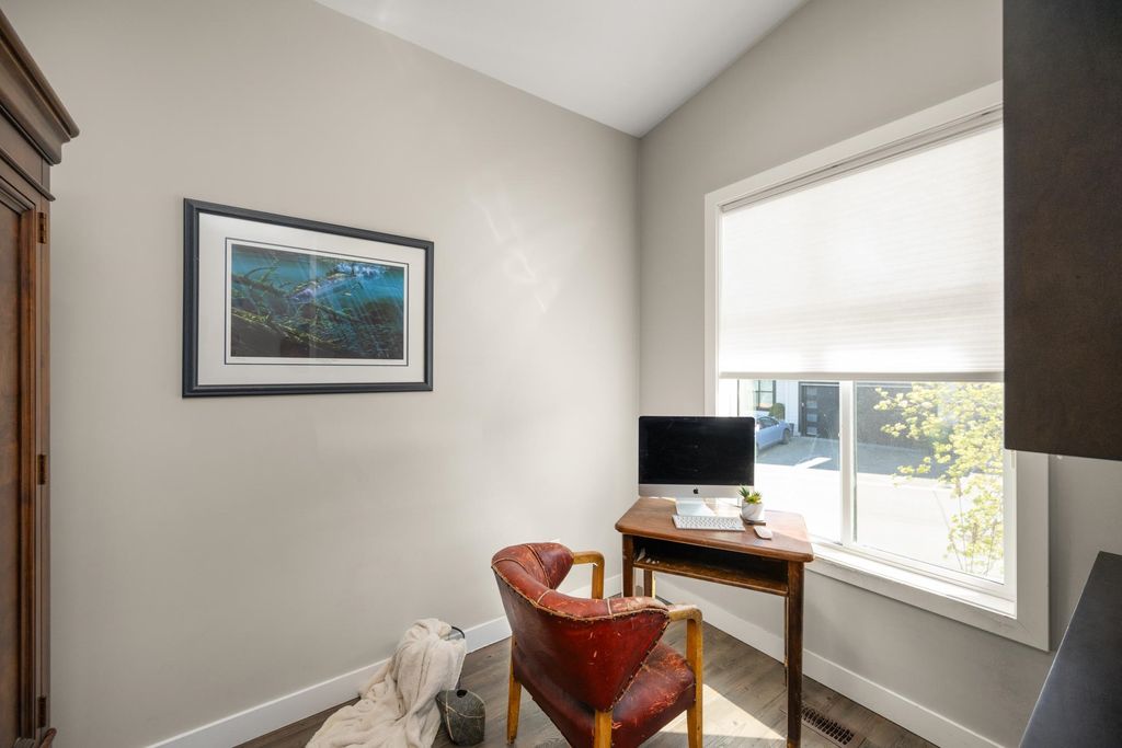 listing image 1106398802774662281