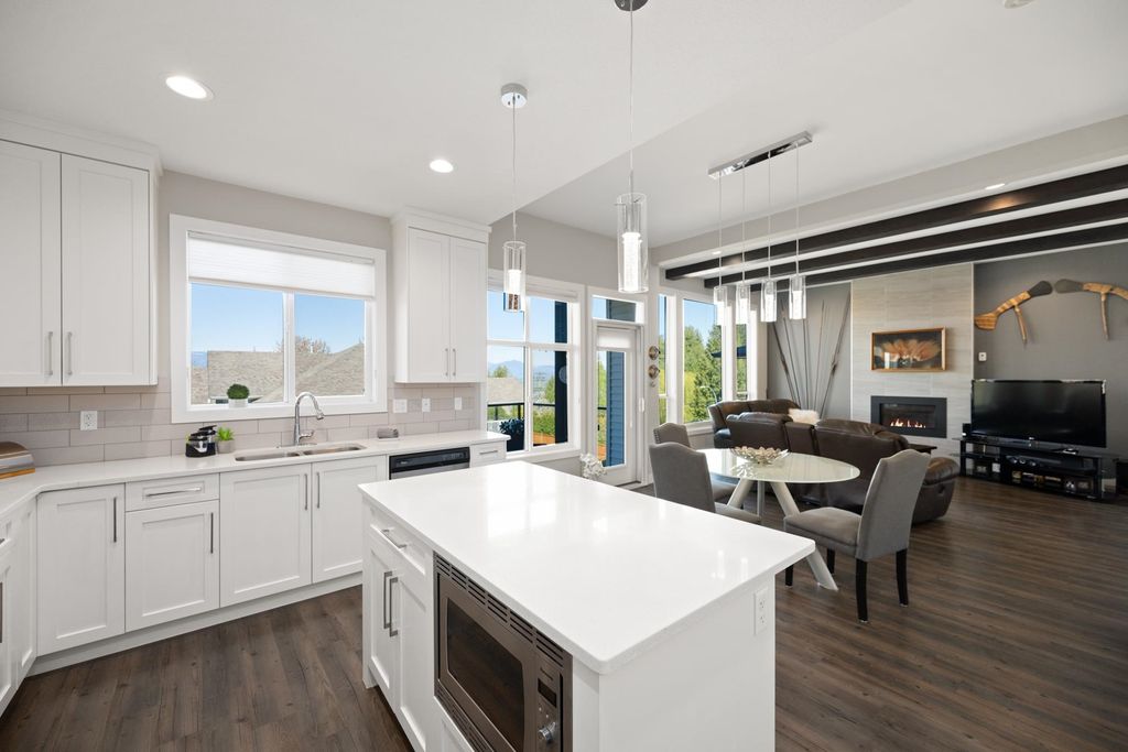 listing image 1100920624765371529