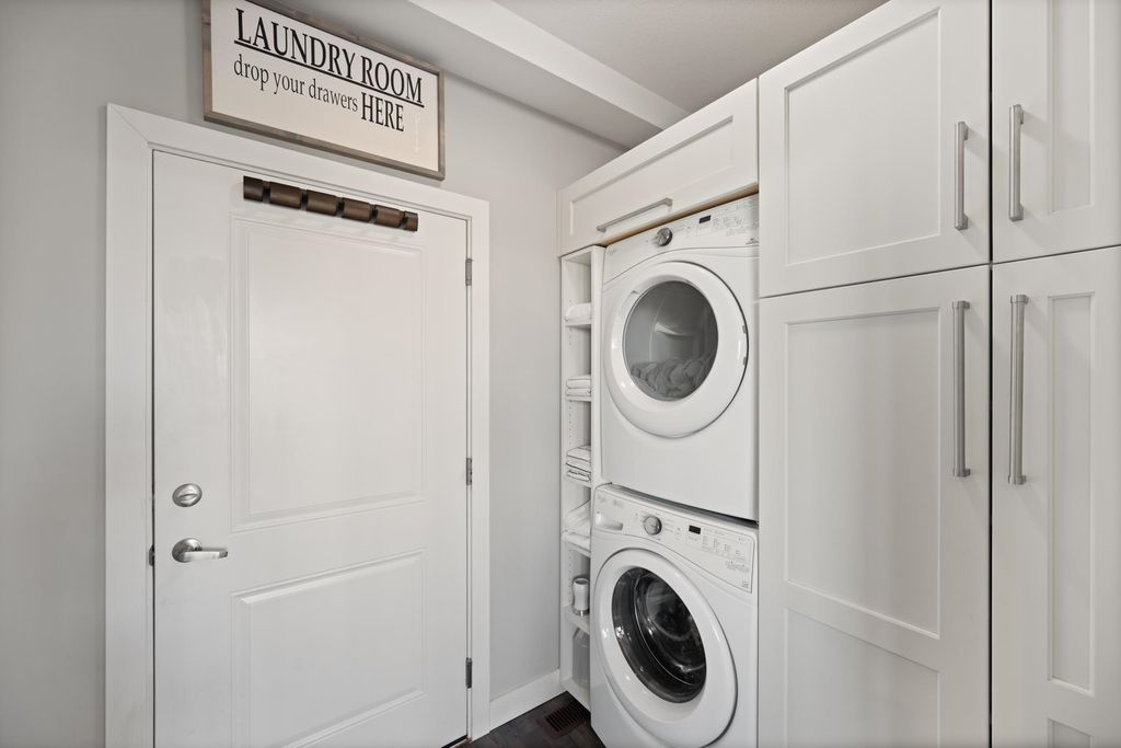 listing image 1108057224239456703