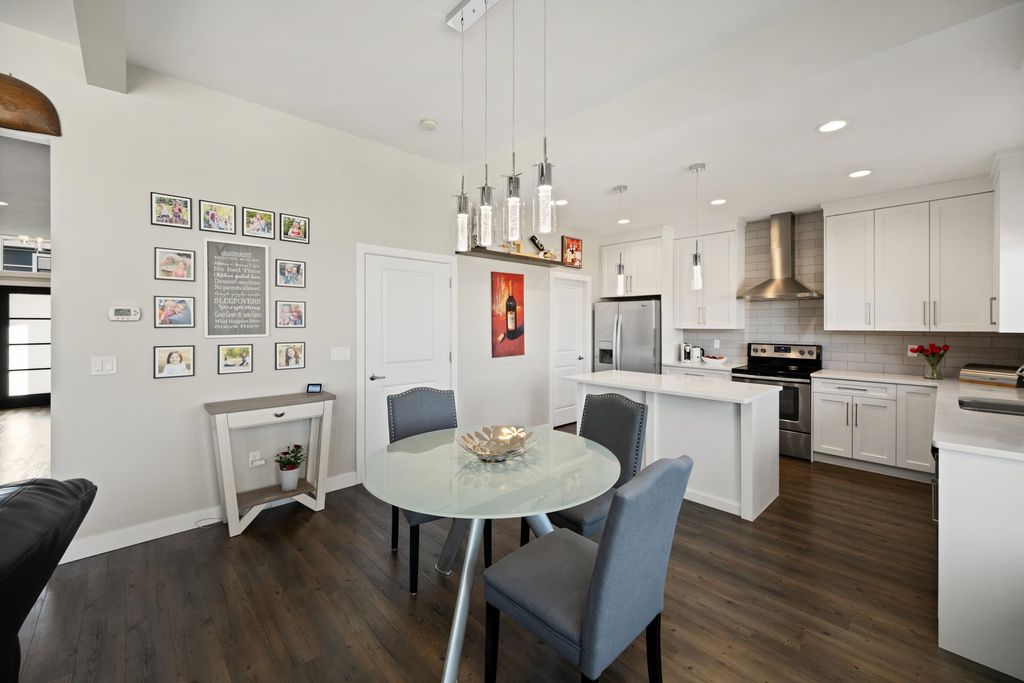 listing image 1106844161341537840