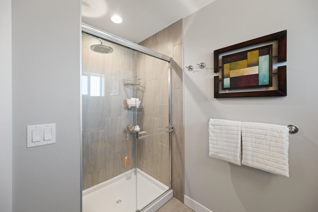 listing image 1100967641989411571